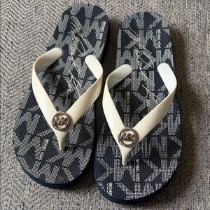 Michael Kors Thong Slip On Flipflop Sandals Size: 6